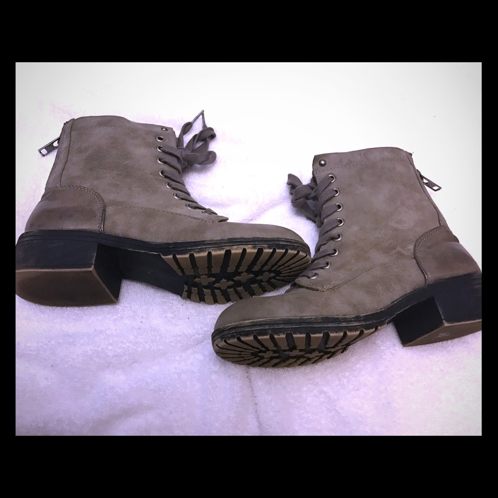 Madden Girl Boots (SOLD)‼️‼️❤️❗️💙💙🎀👏🏽